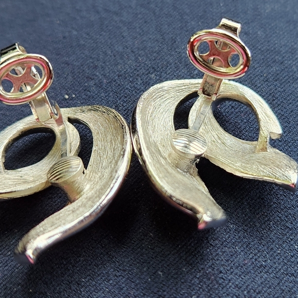 Crown Trifari Silver Clip-on Earrings - Picture 7 of 10